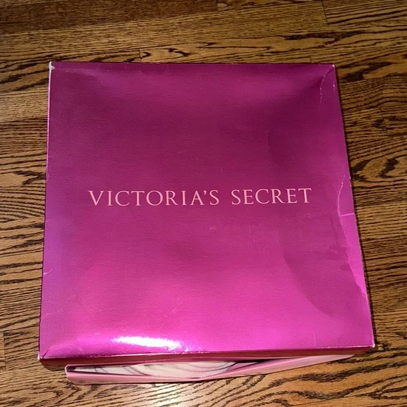 Victoria's Secret Soft White Plush Robe - Picture 2 of 3